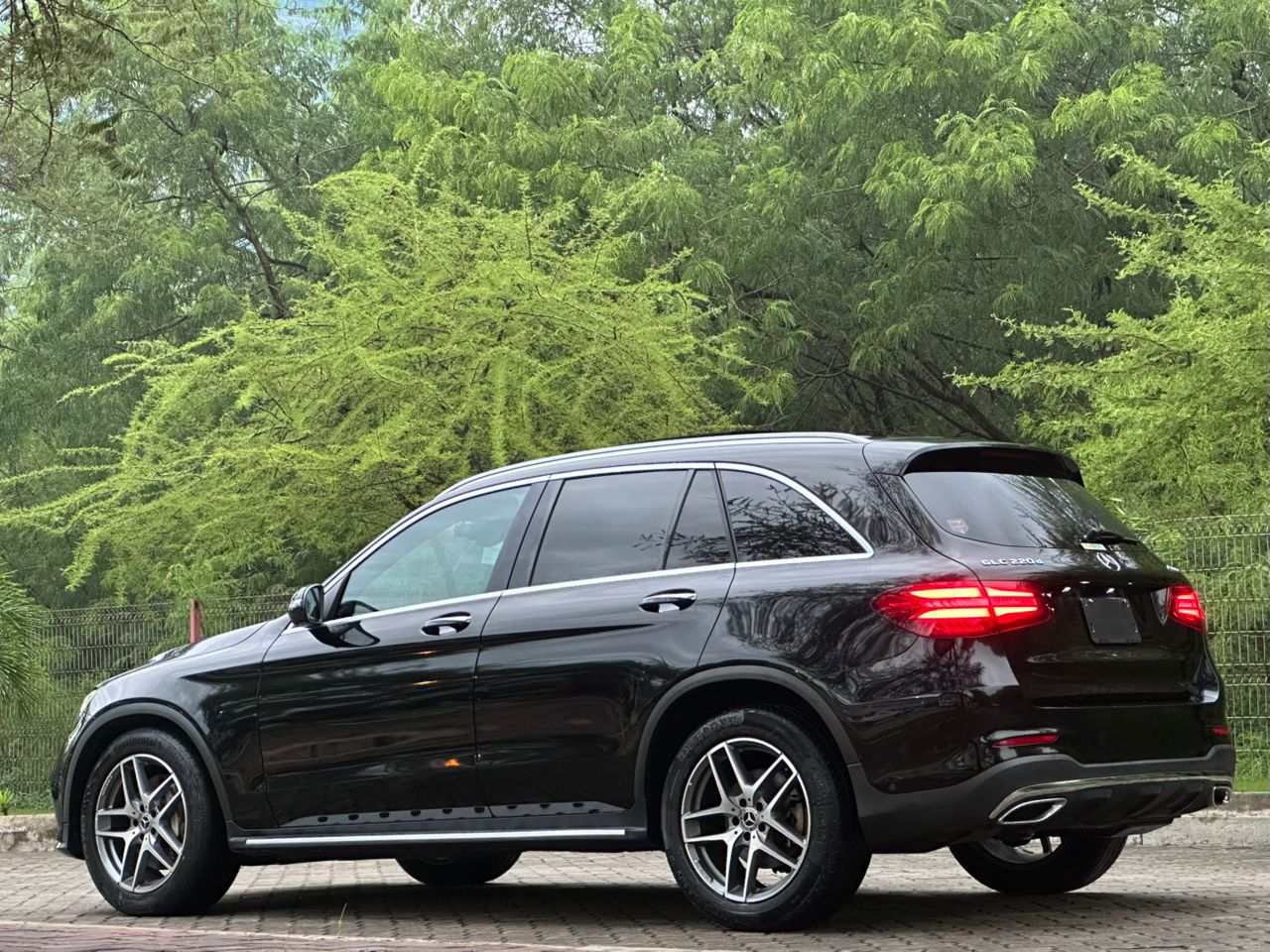 Mercedes Benz thumbnail 3